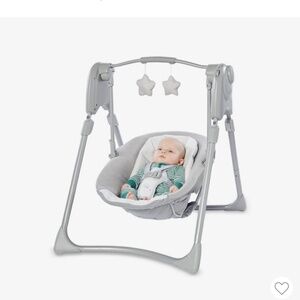 Graco slim spaces, compact baby swing